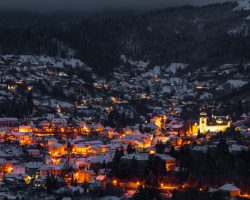 Photo by <a href="https://unsplash.com/@malcoo?utm_source=unsplash&utm_medium=referral&utm_content=creditCopyText">Tomáš Malík</a> on <a href="https://unsplash.com/s/photos/berlinka%2C-gallery-caf%C3%A9-%26-bistro%2C-slovakia?utm_source=unsplash&utm_medium=referral&utm_content=creditCopyText">Unsplash</a> Banská Štiavnica at night
